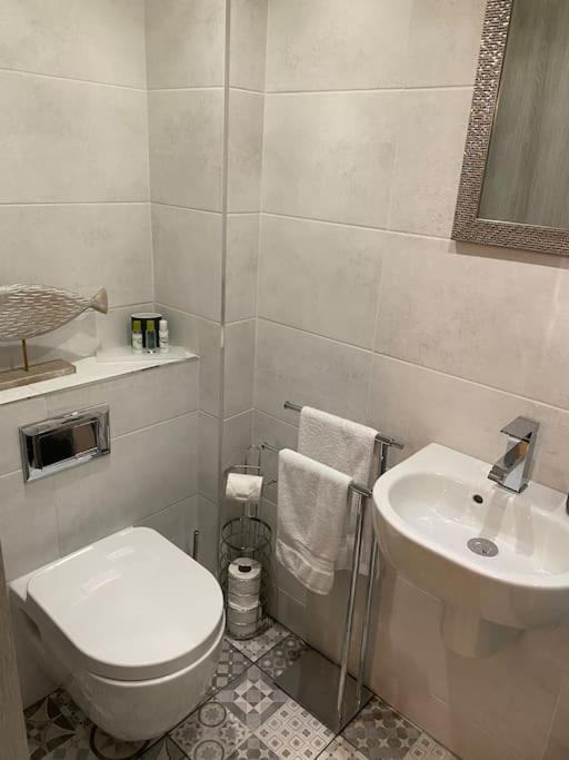 Mumbles - Modern Apartment With Panoramic Sea Views Oystermouth Luaran gambar