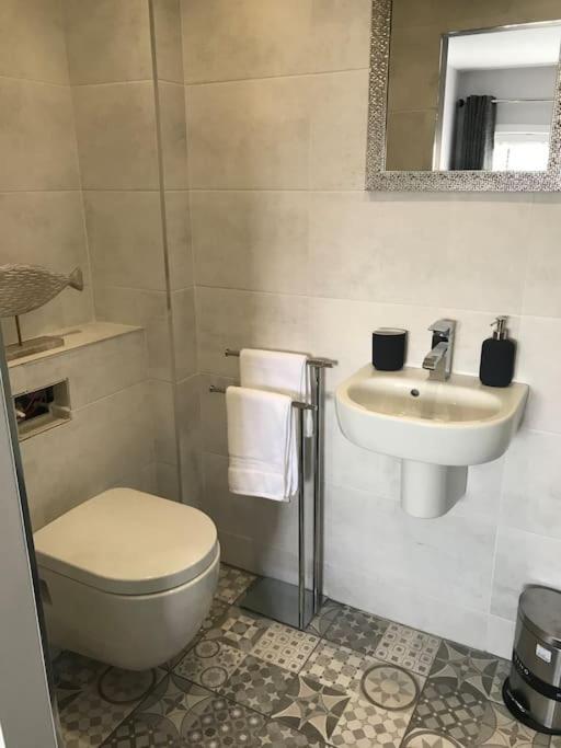 Mumbles - Modern Apartment With Panoramic Sea Views Oystermouth Luaran gambar